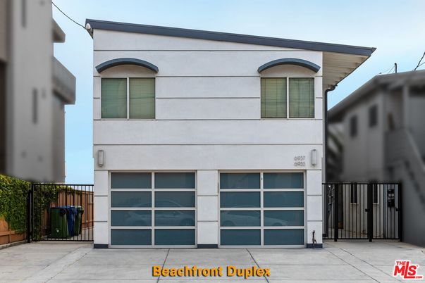 Attached, Exterior, Facade, Modern