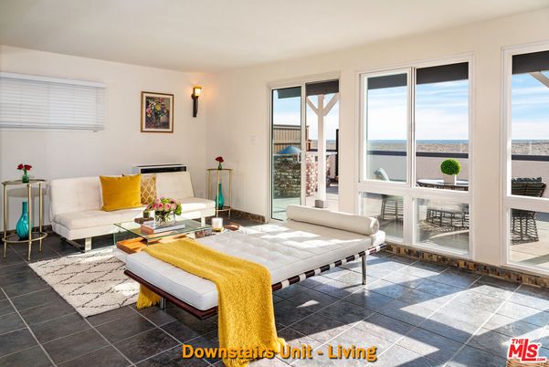Interior, Living room, Water