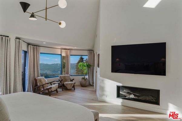 Bedroom, Fireplace, Interior, Pendant Lights, Recessed Lighting, Wood Texture Flooring