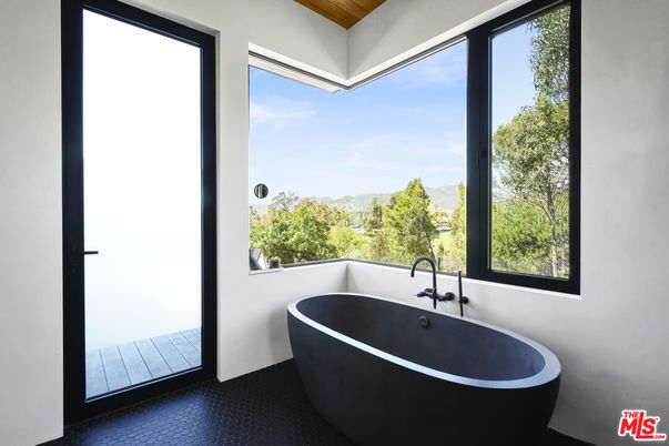 Bathroom, Free Standing Baths, Interior