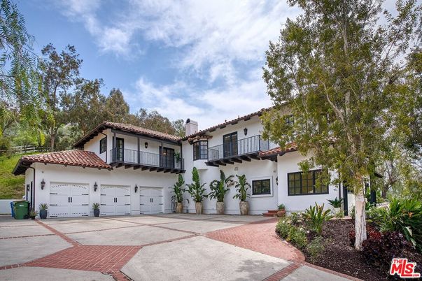 Attached, Exterior, Facade, Spanish Mediterranean