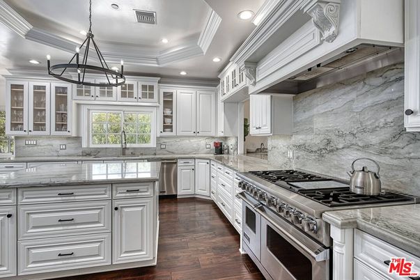 Chandelier, Interior, Kitchen, Marble Walls, Recessed Lighting, Stainless Steel Appliances, Wood Texture Flooring
