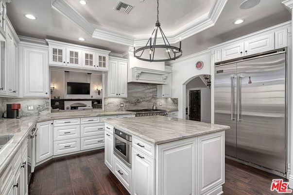 Chandelier, Interior, Kitchen, Pendant Lights, Recessed Lighting, Stainless Steel Appliances, Wood Texture Flooring
