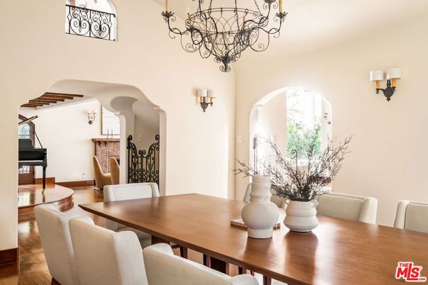 Chandelier, Dining room, Interior, Piano, Wood Texture Flooring