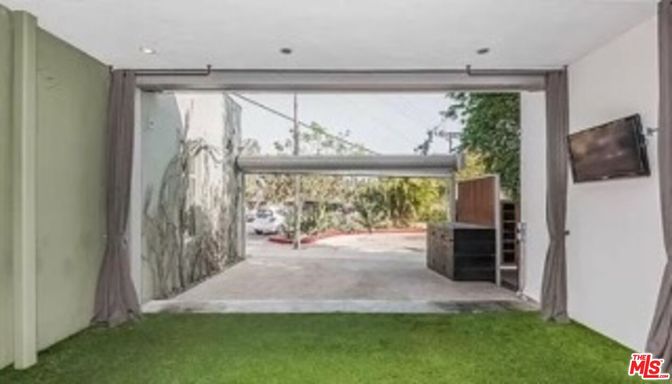 Backyard, Interior