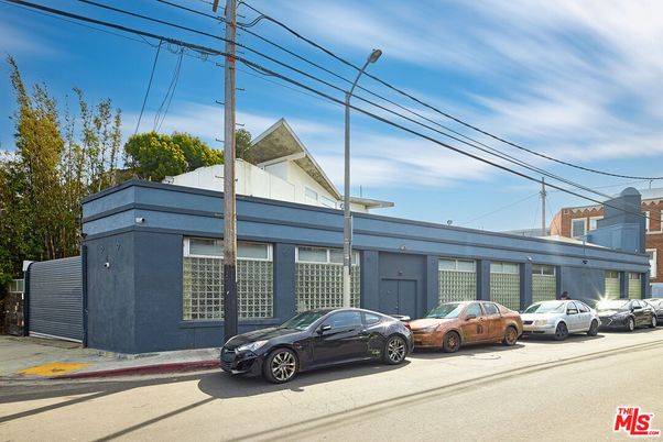 Exterior, Facade, None
