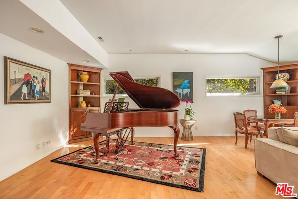 Dining room, Interior, Pendant Lights, Piano, Recessed Lighting, Wood Texture Flooring
