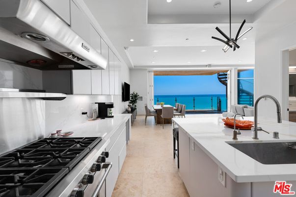 Dining room, Interior, Kitchen, Pendant Lights, Recessed Lighting, Stainless Steel Appliances, Water