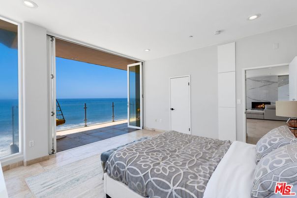 Bedroom, Fireplace, Interior, Recessed Lighting, Water