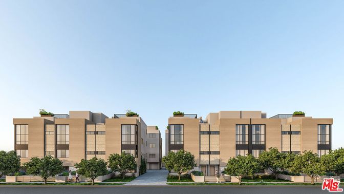 Exterior, Facade, Modern