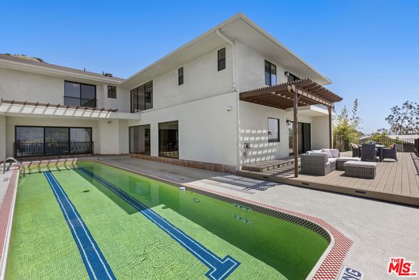 Exterior, Pool
