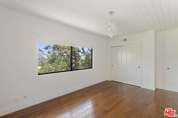 Chandelier, Empty room, Interior, Wood Texture Flooring
