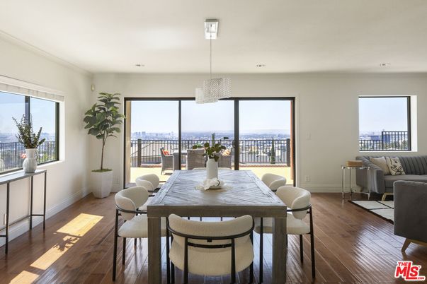 Chandelier, Dining room, Interior, Recessed Lighting, Wood Texture Flooring