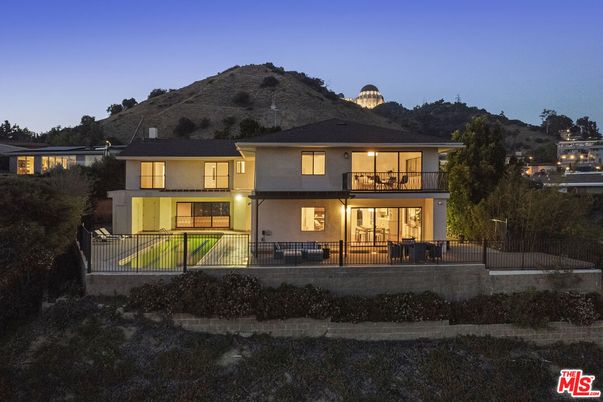 Backyard, Exterior, Facade, Modern