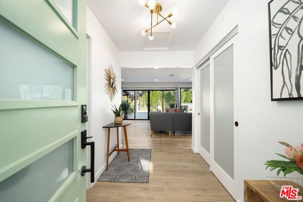 Interior, Living room, Pendant Lights, Recessed Lighting, Wood Texture Flooring