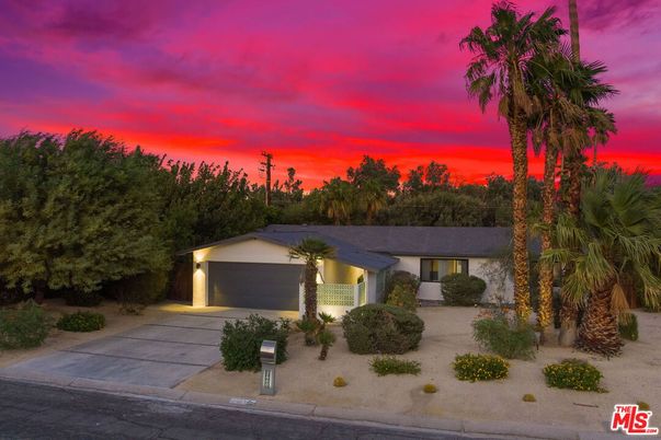 Attached, Exterior, Facade, Ranch