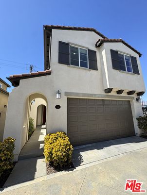 Attached, Exterior, Facade, Spanish Mediterranean