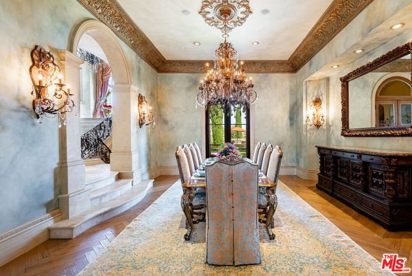 Chandelier, Dining room, Interior, Recessed Lighting, Wood Texture Flooring