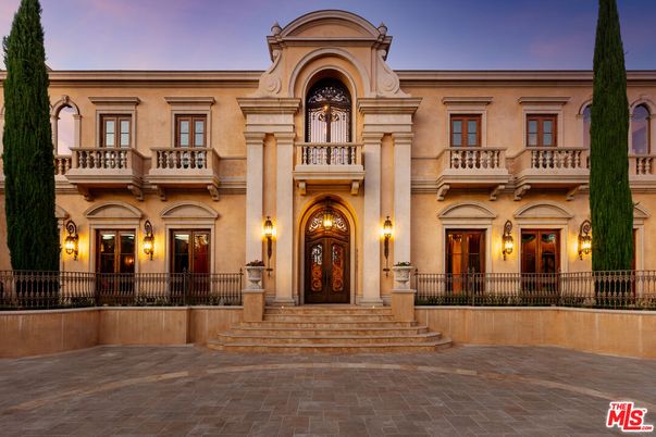 Exterior, Facade, Brownstone