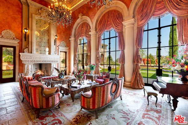 Chandelier, Fireplace, Interior, Living room, Piano