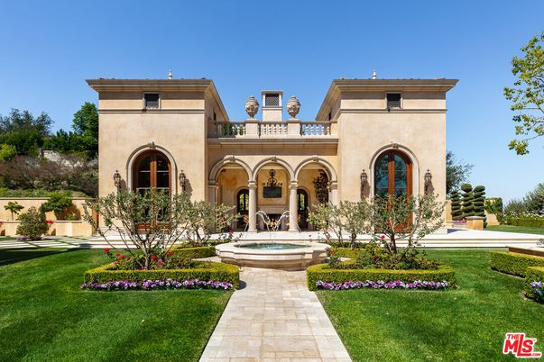 Backyard, Exterior, Facade, Mediterranean