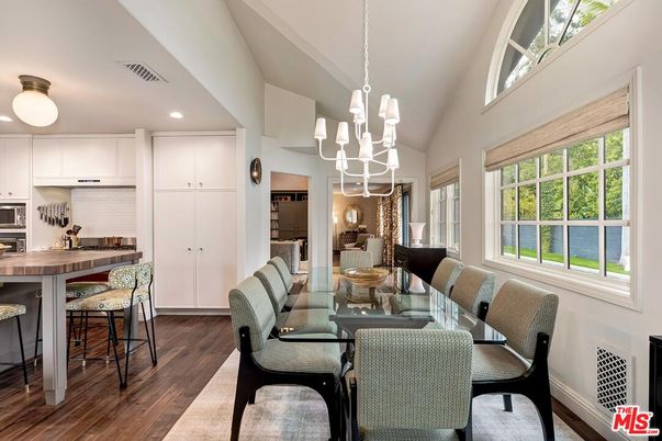 Chandelier, Dining room, Interior, Kitchen, Pendant Lights, Recessed Lighting, Wood Texture Flooring