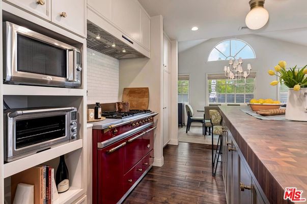 Dining room, Interior, Kitchen, Recessed Lighting, Stainless Steel Appliances, Wood Texture Flooring