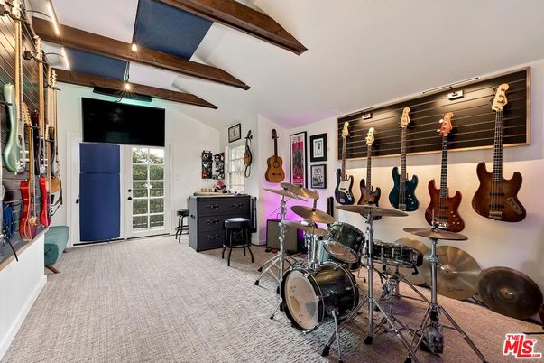 Fitness Equipment, Interior, Wooden Beams