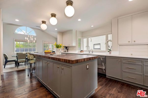 Dining room, Interior, Kitchen, Recessed Lighting, Wood Texture Flooring