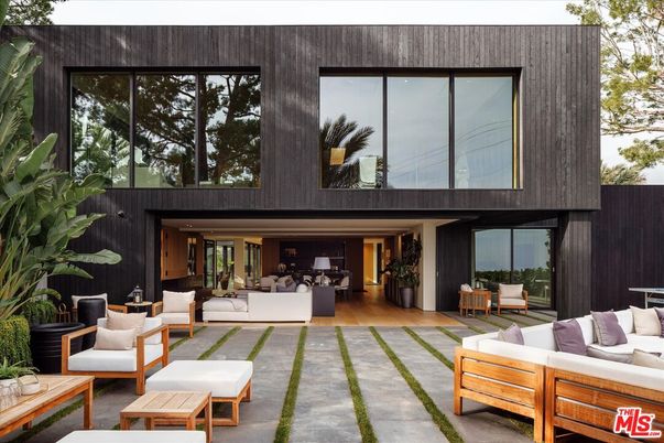 Exterior, Facade, Interior, Modern