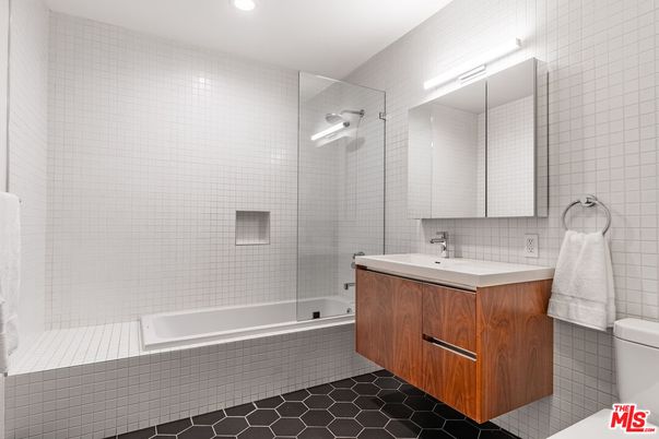 Bathroom, Interior, Recessed Lighting