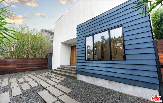 Exterior, Facade, None