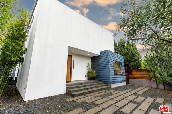 Exterior, Facade, None