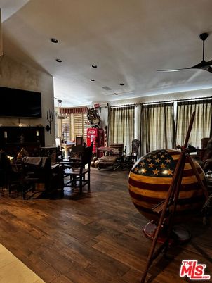 Chandelier, Dining room, Interior, Living room, Recessed Lighting, Wood Texture Flooring
