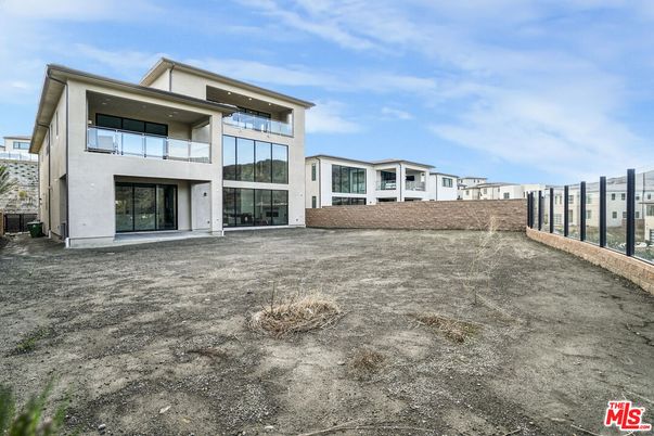 Backyard, Exterior, Facade, Modern