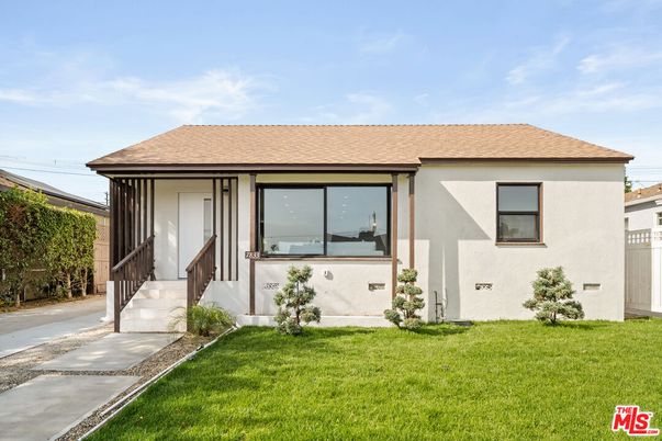 Backyard, Exterior, Facade, Modern