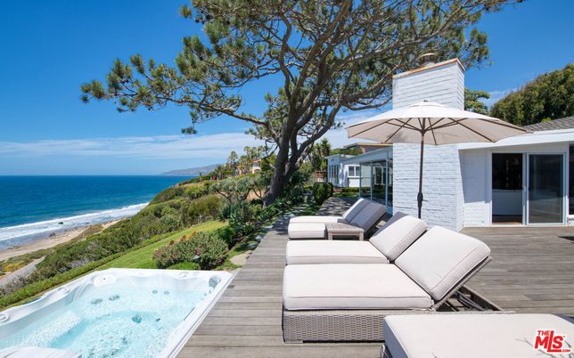 Exterior, Hot Tub, Water