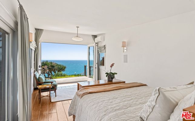 Bedroom, Interior, Water, Wood Texture Flooring