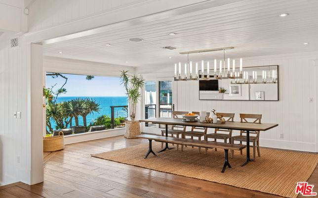 Dining room, Interior, Pendant Lights, Recessed Lighting, Water, Wood Texture Flooring