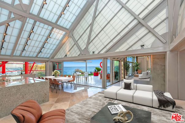 Dining room, Interior, Living room, Water