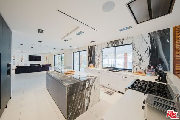 Interior, Kitchen, Living room, Marble Walls, Recessed Lighting