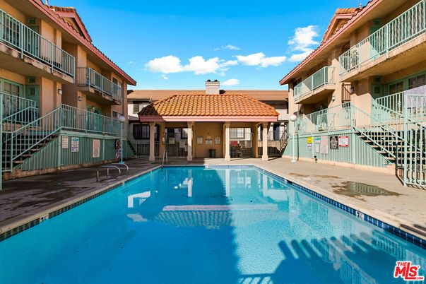 Exterior, Pool