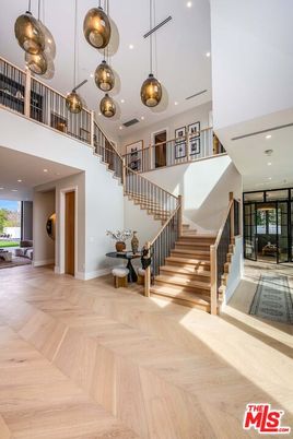 Interior, Pendant Lights, Recessed Lighting, Wood Texture Flooring