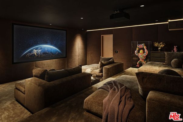 Interior, Projection Screen, Recessed Lighting, Theatre Room