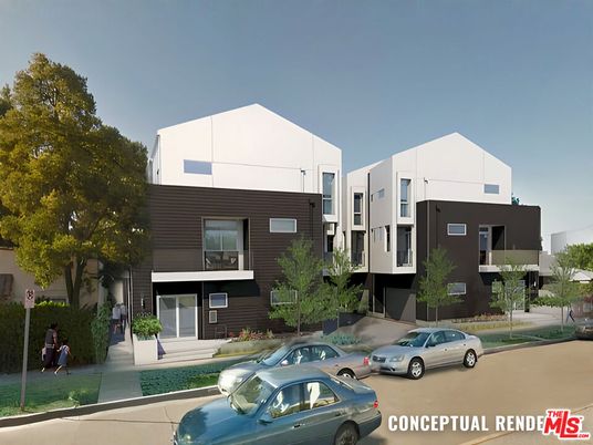 Exterior, Facade, Modern