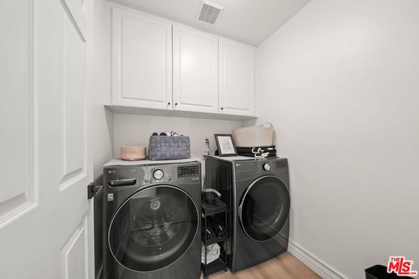 Interior, Washer, Wood Texture Flooring