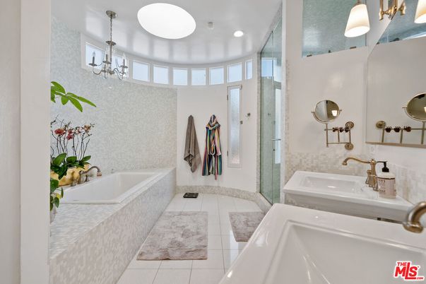 Bathroom, Interior, Recessed Lighting