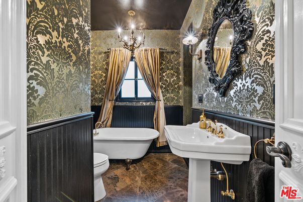 Bathroom, Free Standing Baths, Interior