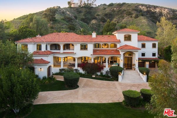 Backyard, Exterior, Facade, Mediterranean