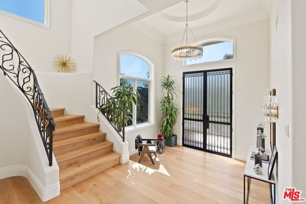 Interior, Pendant Lights, Wood Texture Flooring